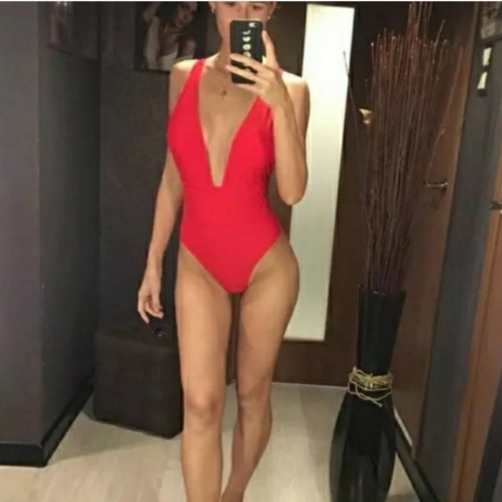 New Red V-neck low Back One Piece Swimsuit Size L - Picture 4 of 7